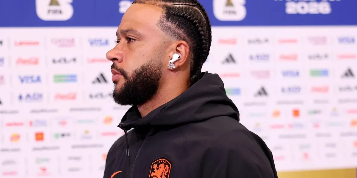Patrocinadora entra em campo para ajudar Corinthians a segurar Memphis Depay