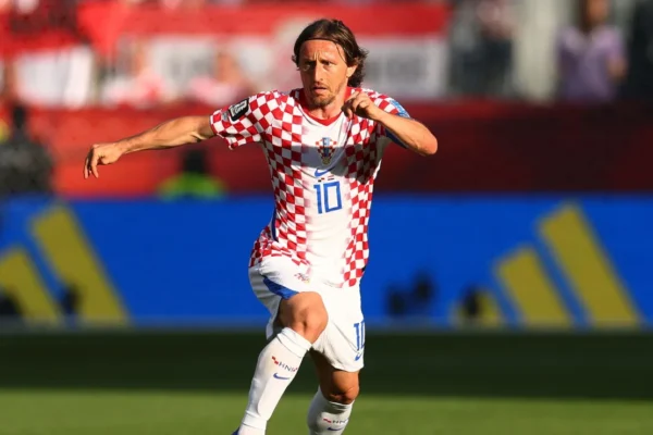 Modric tenta quebrar tabu e vencer Cristiano Ronaldo pela 1ª vez