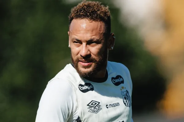 Neymar volta da Copa do Mundo 2026 e renova esperanças no Santos
