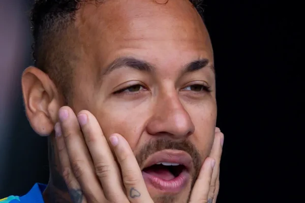 Neymar no Santos: volta adiada e intertemporada nos planos