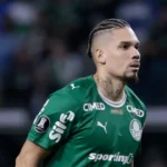 Paulinho quebra silêncio sobre entorse e garante volta rápida ao Palmeiras