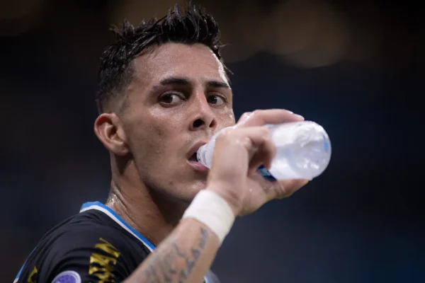 Pavón vira alvo da torcida do Grêmio após derrota para o Bolívar na Sul-Americana