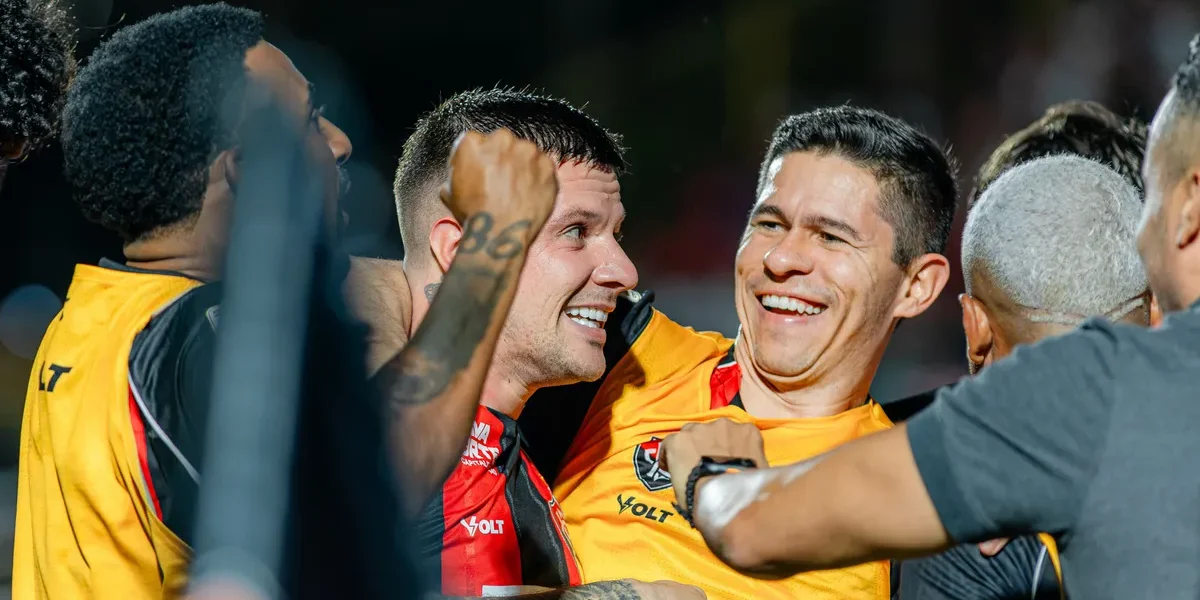 Vasco perde na estreia de Pedro Emanuel com gol da lei do ex