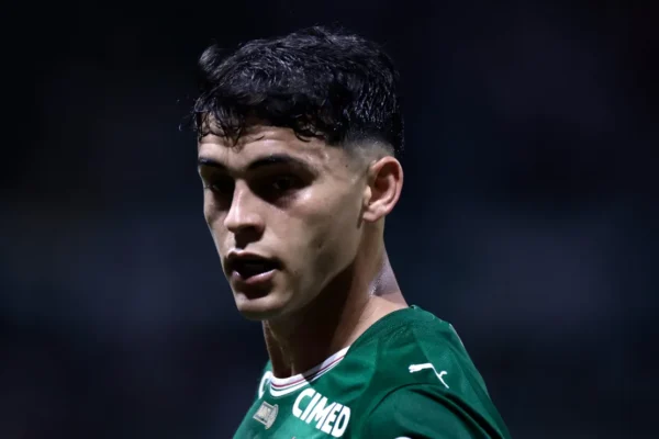 Sosa marca, leva terceiro amarelo e vira desfalque no Palmeiras
