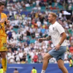 Goleiro não convocado recebe medalha de 3º lugar pela Inglaterra na Copa 2026