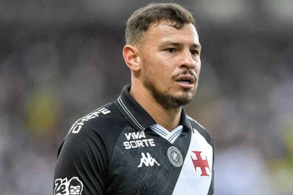 Hugo Moura deixa o Vasco e acerta com clube da Arábia Saudita