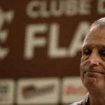 Flamengo termina semestre no vermelho, mas venda de Ryan Roberto alivia contas