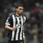Victor Hugo brilha no Galo: artilheiro e líder em dribles no Brasileirão