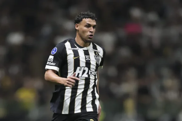 Victor Hugo brilha no Galo: artilheiro e líder em dribles no Brasileirão