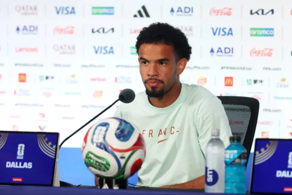 Zaïre-Emery: ‘Fala não decide jogo, campo é o que importa’