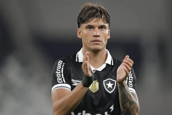 Joaquín Correa tem sondagens, mas aposta em redenção no Botafogo