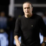 Cuca abre o jogo: escalação do Santos terá mudanças constantes