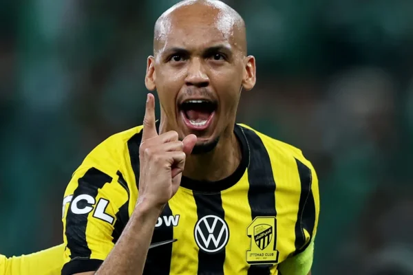 Fabinho foca na Europa e chance de acerto com Palmeiras despenca