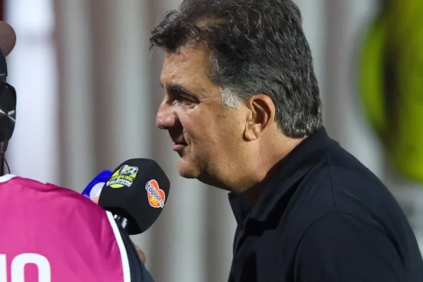 Presidente do Vitória detona arbitragem após goleada do Palmeiras: “Brasil viu tudo”