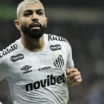 Gabigol decide, Neymar entra e Santos avança na Sul-Americana