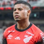 Pai de Gilberto expõe sonho com Corinthians e causa crise no Palmeiras