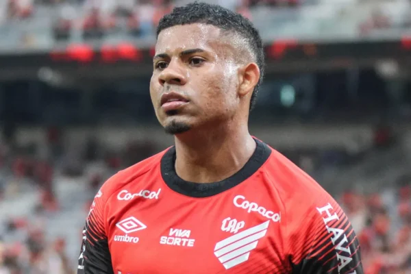 Pai de Gilberto expõe sonho com Corinthians e causa crise no Palmeiras