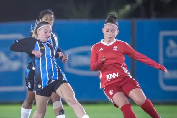 Grêmio e Internacional empatam em 1 a 1 na ida da final do Gaúcho Sub-15 feminino