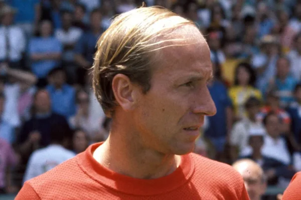 Bobby Charlton: o herói que levou a Inglaterra ao topo do mundo em 1966