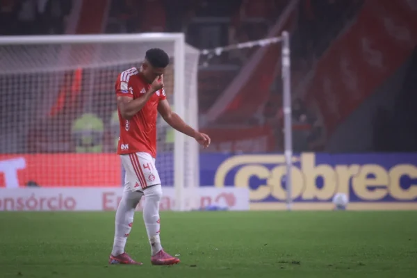 Zagueiro que lesionou Gabriel Pec quase defendeu o Cruzeiro em 2024