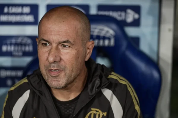 Jardim detona apatia do Flamengo e revela motivo da ausência de Léo Ortiz