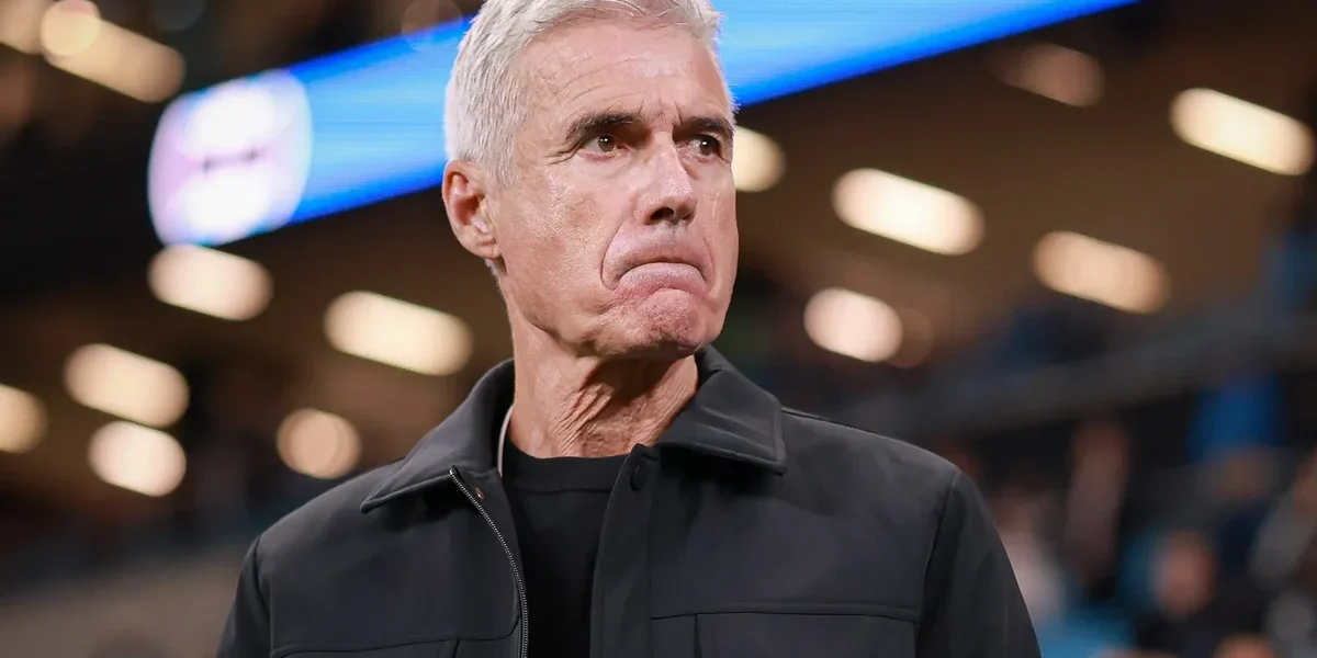 Luís Castro à beira da demissão: eliminação para o Mirassol pode selar seu destino no Grêmio