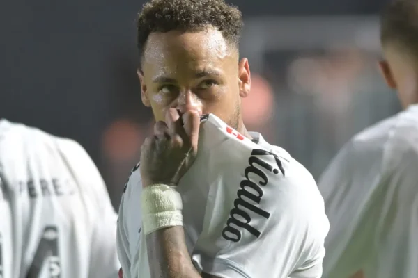 Neymar fora do Santos contra Universidad Central? Cuca monitora situação