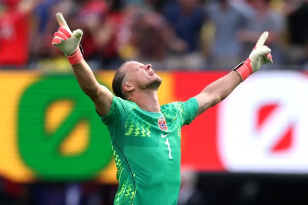 Noruega x Inglaterra: Goleiros em fases opostas decidem vaga na semi