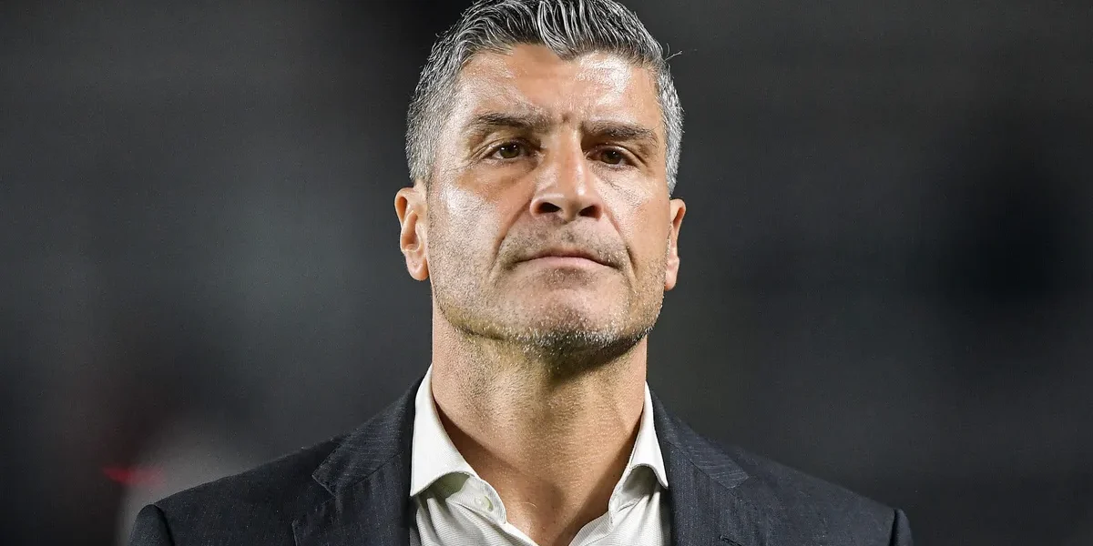 Pedro Emanuel leva puxão de orelha após atuação fraca do Vasco na Sul-Americana