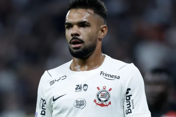 Raniele cobra evolução do gramado da Arena: ‘Esperamos melhorar’
