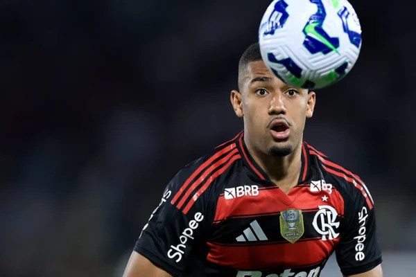 Samuel Lino rebate: vaias a Prestianni não têm a ver com Vini Jr