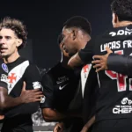 Gol contra do Medellín vira piada entre torcedores do Vasco