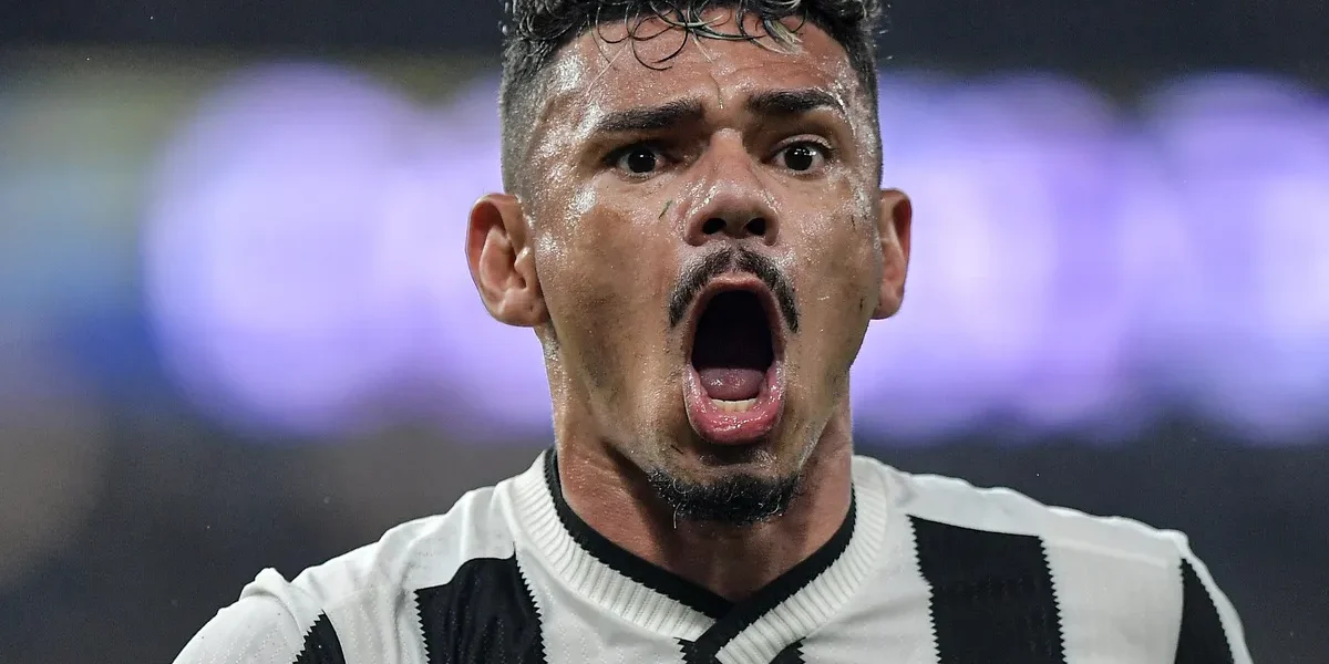 Botafogo traz Tiquinho Soares de volta com contrato curto e meta de gols