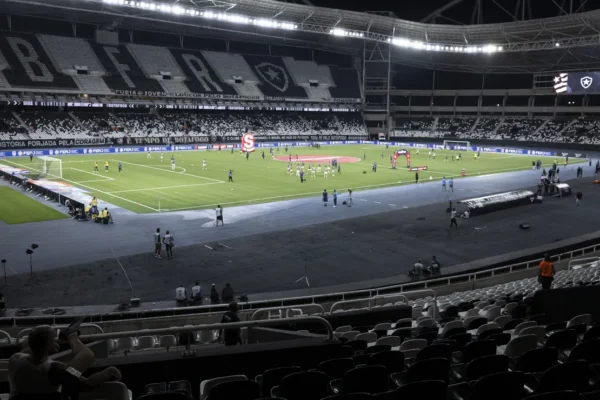 Ventania adia Fluminense x Botafogo no Brasileirão Feminino; novo dia é definido