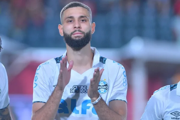 Grêmio segura Wagner Leonardo e recusa Corinthians: zagueiro fica até 2026