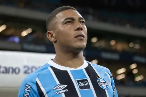 Grêmio agita mercado: saídas, propostas e renovações em pauta