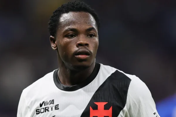 Vasco recebe propostas da Alemanha e Itália por Andrés Gomez; atacante pode sair