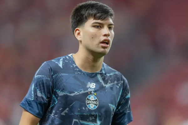 Grêmio negocia saída de Leonel Pérez com Racing e pode abater dívida de Nardoni
