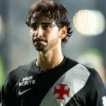 Vasco encaminha saída de JP: volante de 21 anos está a um passo de Portugal