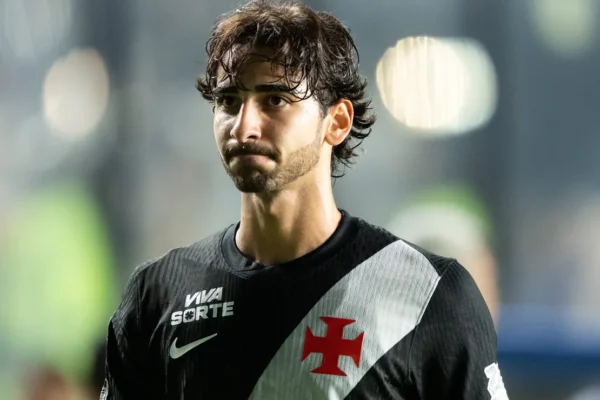 Vasco encaminha saída de JP: volante de 21 anos está a um passo de Portugal