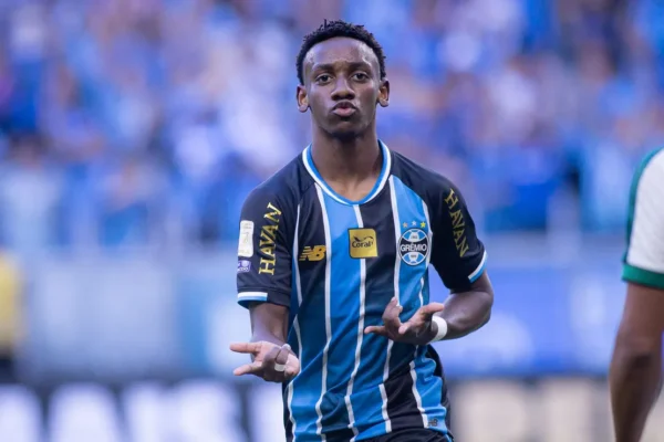 Gabriel Mec: Fenerbahçe de olho e futuro no Grêmio em aberto