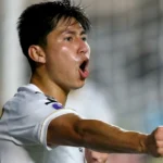 Miguelito celebra renovação com o Santos: ‘Sou mais um menino da Vila’
