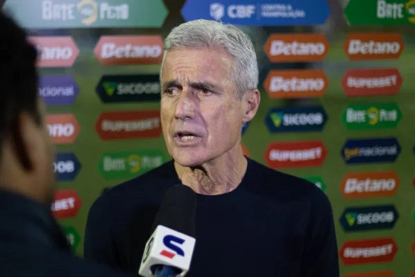 Al-Ahli de olho em Luís Castro, mas negociação é descartada