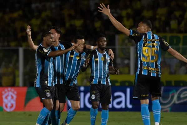 Amuzu marca, Grêmio empata com Mirassol e decide vaga na Arena