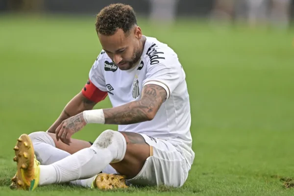 Neymar vira dúvida para Corinthians x Santos após ser cortado de treino por gripe