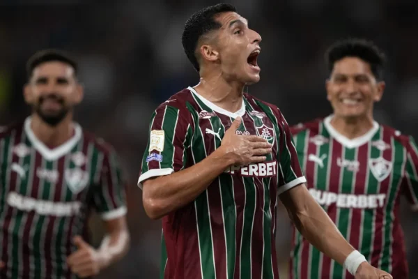 Fluminense vira sobre o Remo com show de Marcão e gols aéreos no Maracanã