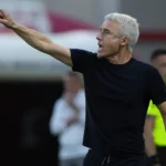 Luís Castro critica cobranças, mas esquece o verdadeiro problema no Grêmio