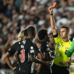 PC de Oliveira aponta erro grave na expulsão de Barros e dispara contra arbitragem