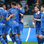 Grêmio vira sobre a Chape após gol polêmico e respira no Brasileirão