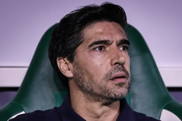 Abel arma Palmeiras avassalador, atropela Santos e fica perto da vaga na Copa do Brasil
